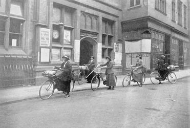Women acting as Postmen, War Office photographs, 1916